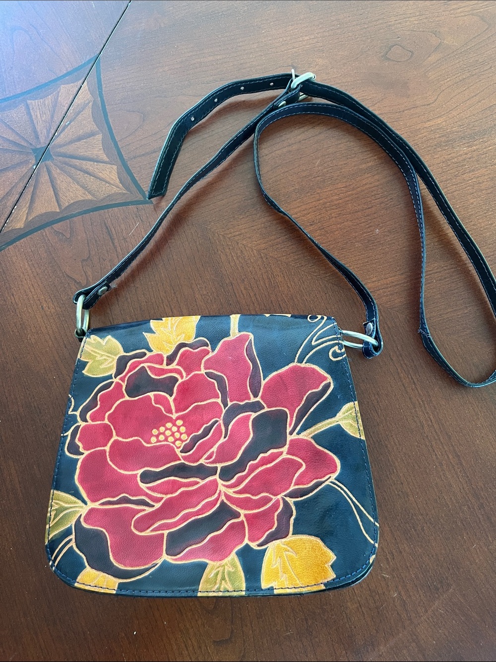 Kimchi Blue Navy Crossbody Bag 🌸🌺